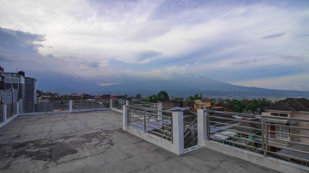 Villa El Nino 5 Bedroom Dengan Rooftop Mountain View Batu  Ngoại thất bức ảnh